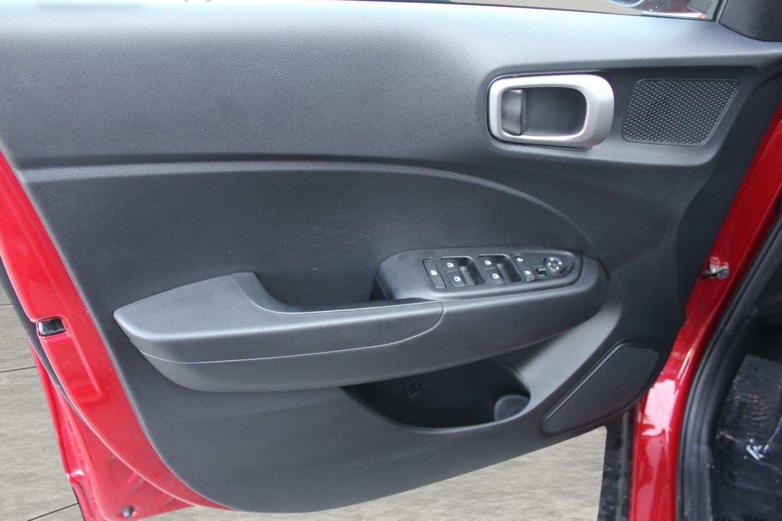 2025 Hyundai VENUE SEL IVT