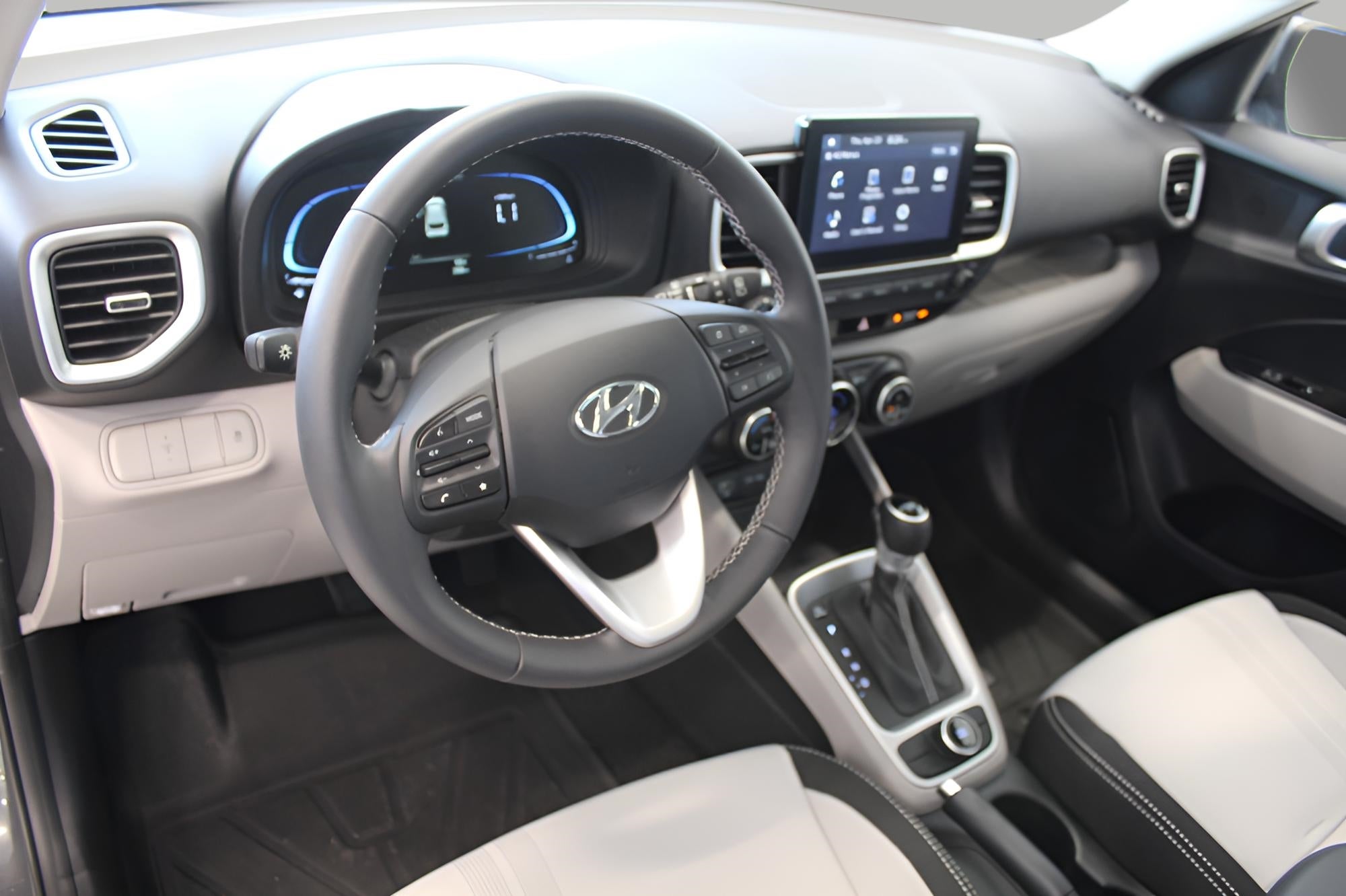 2025 Hyundai VENUE SEL IVT