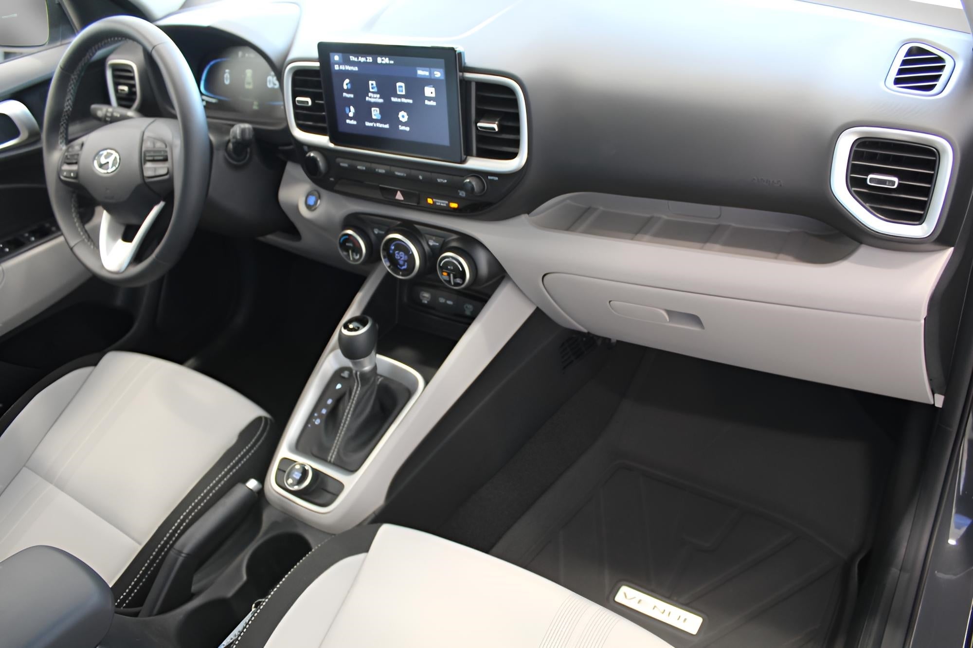 2025 Hyundai VENUE SEL IVT