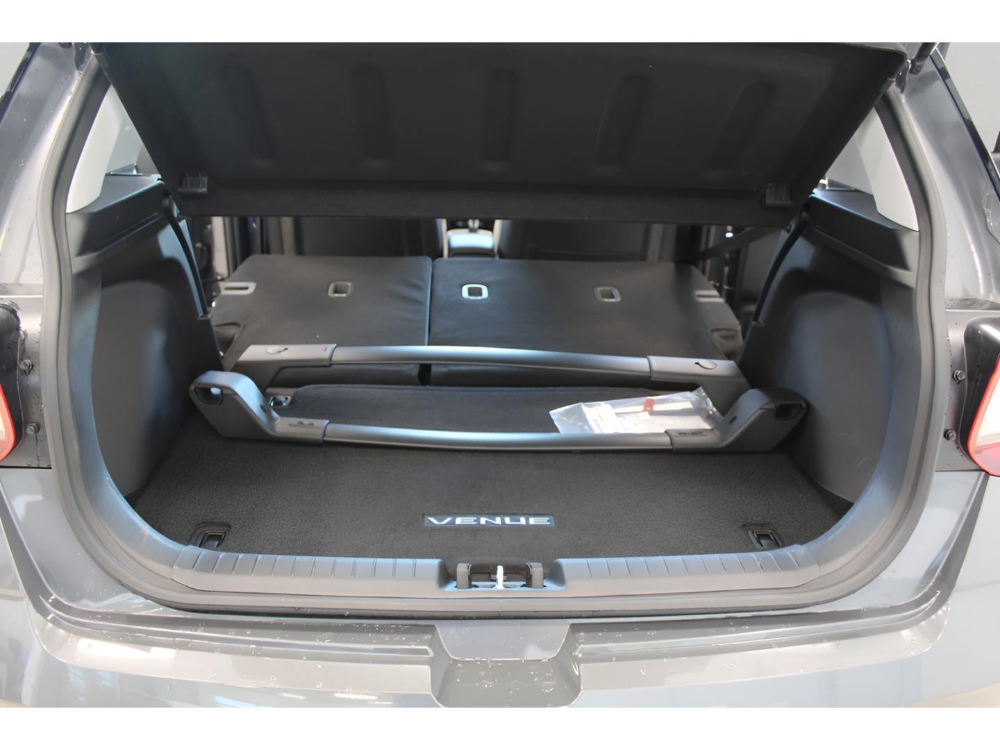2025 Hyundai VENUE SEL IVT