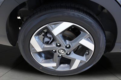 2025 Hyundai VENUE SEL IVT
