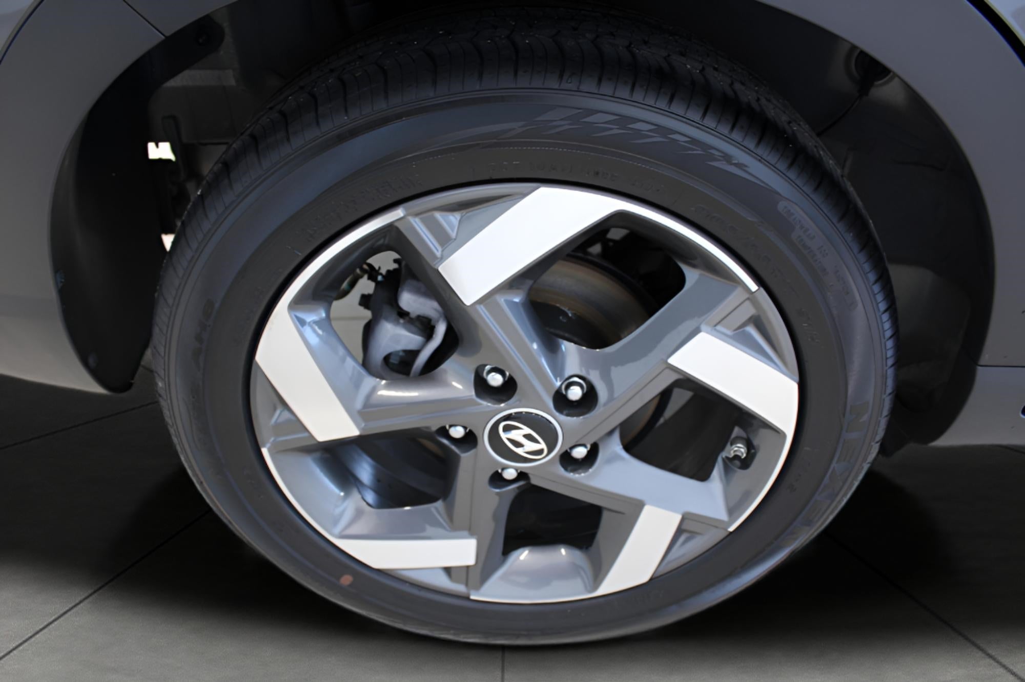 2025 Hyundai VENUE SEL IVT