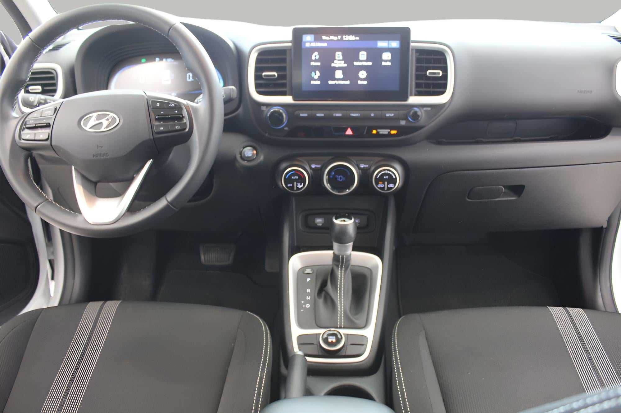 2024 Hyundai VENUE SEL IVT