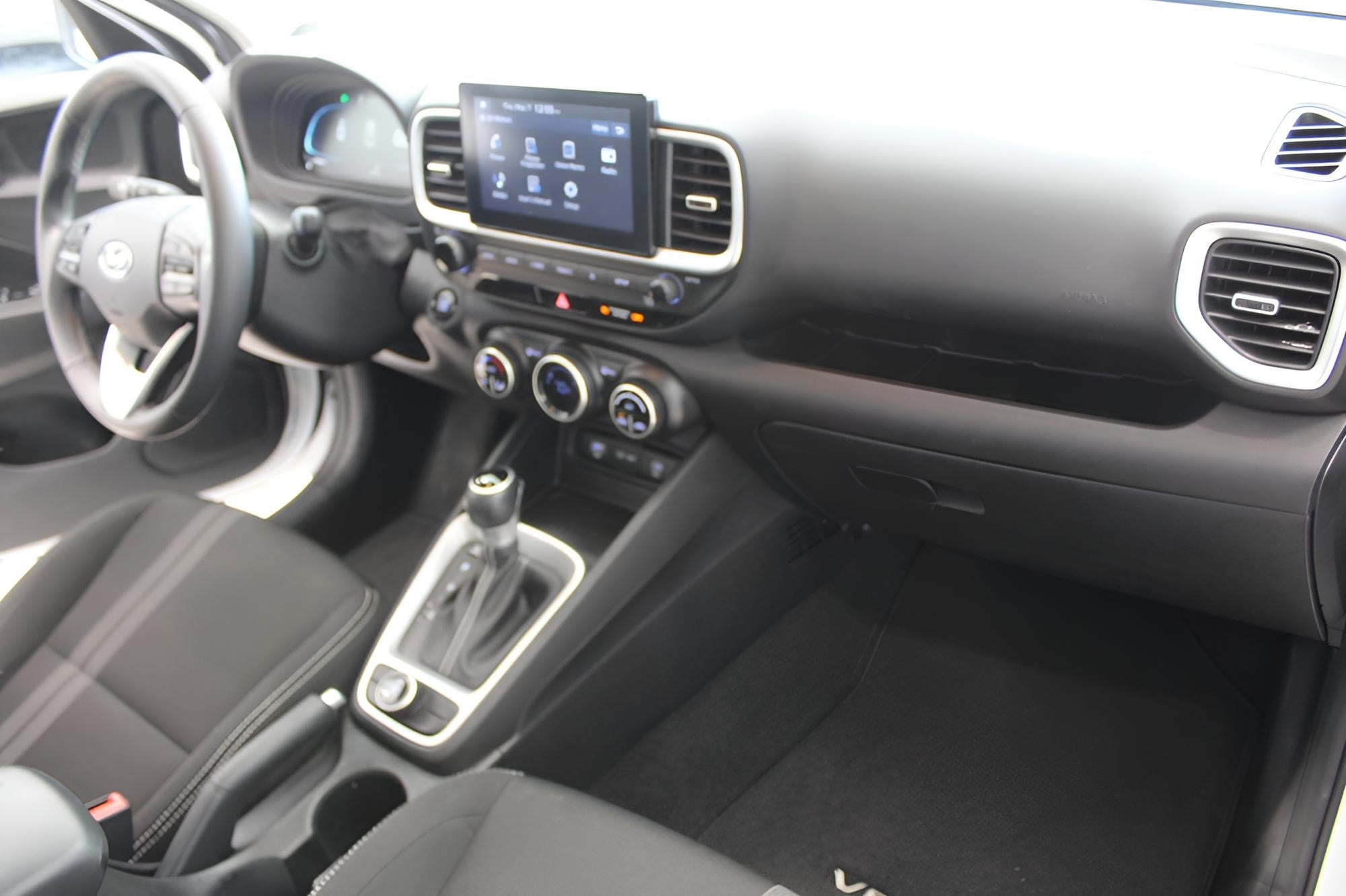 2024 Hyundai VENUE SEL IVT