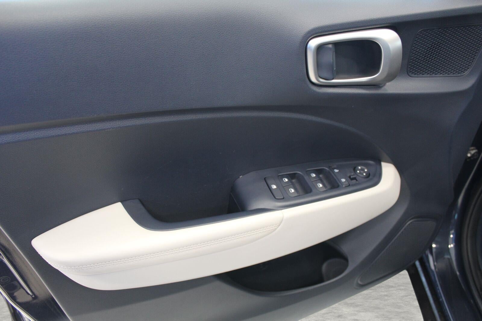 2025 Hyundai VENUE Limited IVT