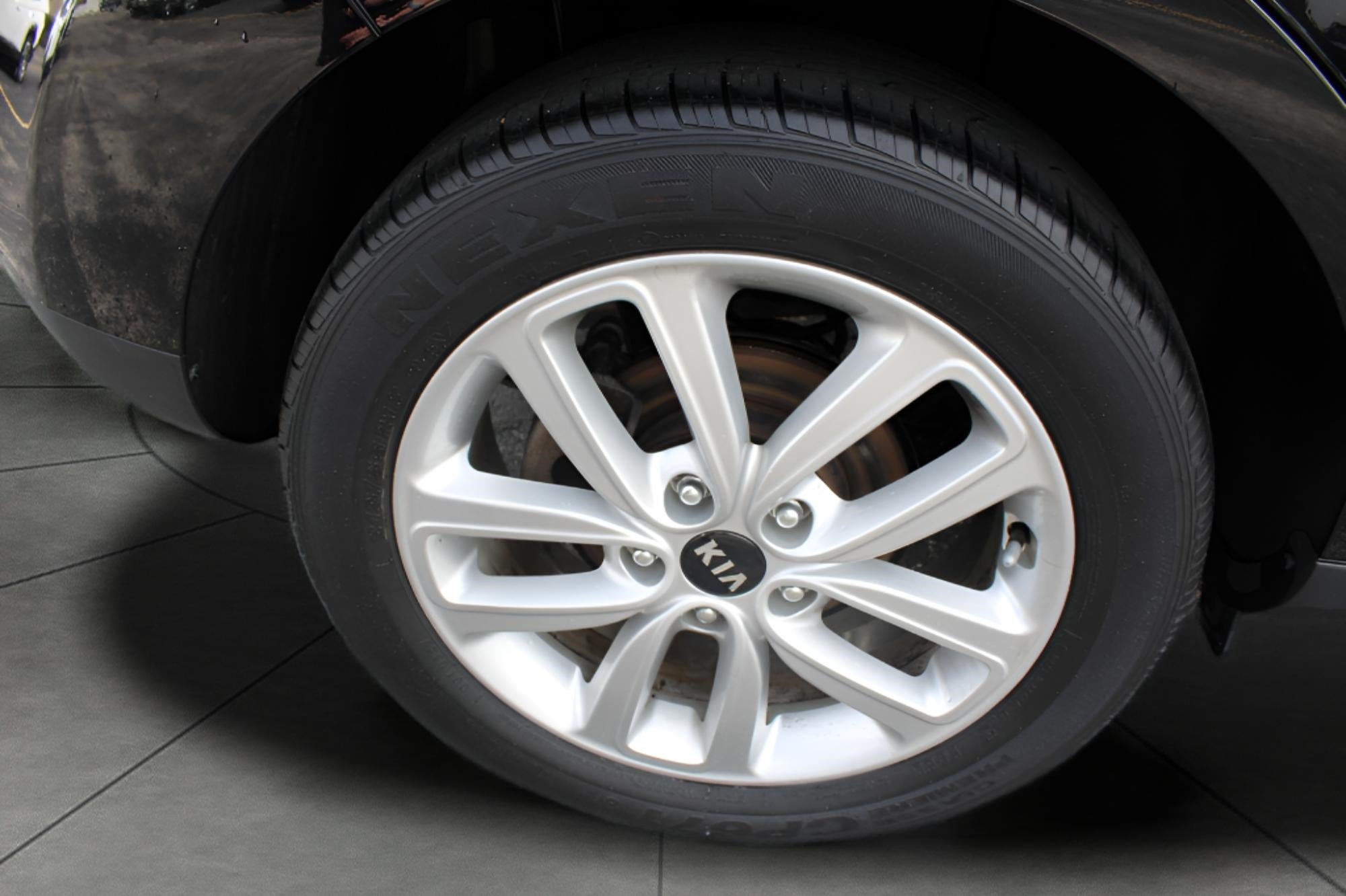 2019 Kia Soul + Auto